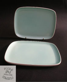 PAIR OF POOLE TWINTONE ICE GREEN AND MAGNOLIA RECTANGULAR PLATES