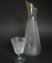        CHANCE GLASS GIRAFFE CARAFE AND ONE GLASS IN SWIRL DESIGN BY MARGARET CASSON