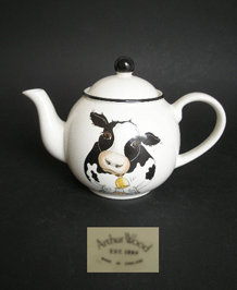             VINTAGE ARTHUR WOOD BACK TO FRONT COW  ONE PINT TEAPOT 