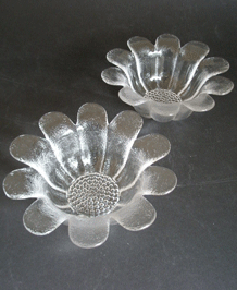                          DARTINGTON DAISY DESSERT BOWLS / DISHES DESIGNED BY FRANK THROWER