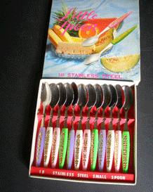 VINTAGE BOXED SET OF TWELVE LITTLE SPOONS