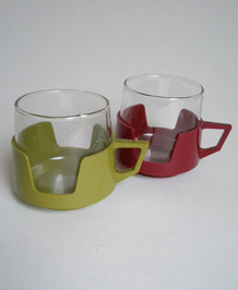 PYREX DRINK UP CUPS IN GREEN AND MAROON (x2)
