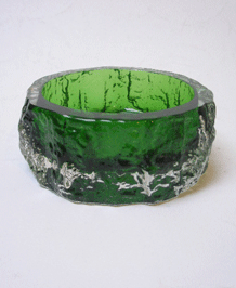                            WHITEFRIARS CASED GREEN GLASS BOWL DESIGED BY GEOFFREY BAXTER IN 196