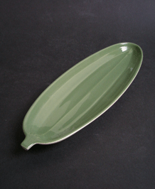 POOLE POTTERY TWINTONE CUCUMBER DISH GREEN AND WHITE STANDARD SIZE