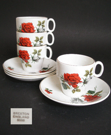          VINTAGE BREXTON PICNIC CUPS AND SAUCERS ( 8088) x4