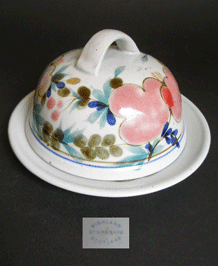                               HIGHLAND STONEWARE VARIED FLORAL CHEESE / BUTTER DOME 1980s