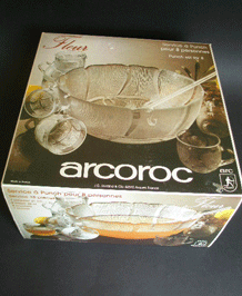                                 VINTAGE ARCOROC FLEUR 18 PIECE PUNCH SET IN ORIGINAL BOX