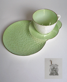 MALING LUSTRE GREEN TENNIS CUP AND PLATE