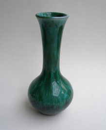 BLUE MOUNTAIN POTTERY ( CANADA ) VASE WITH DRIPPED GREEN GLAZE  1960s