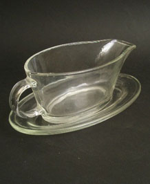 J A JOBLING PYREX GRAVY BOAT AND SAUCER